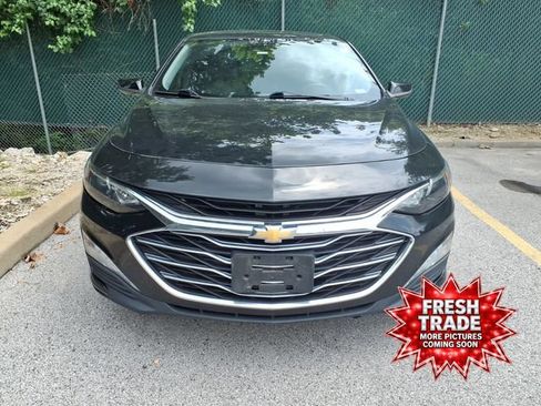 Used 2019 Chevrolet Malibu Hybrid w/ Leather Package FWD image 3