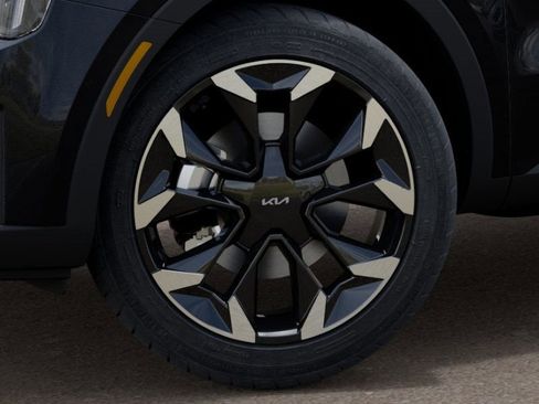 Used 2025 Kia Sorento SX image 9