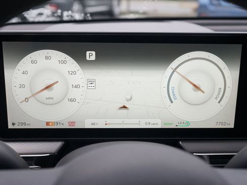 Used 2024 Genesis GV60 RWD image 29