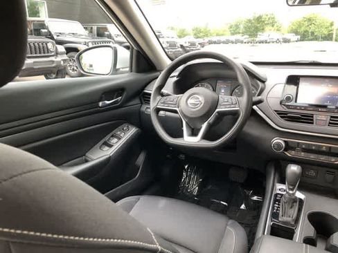 Used 2022 Nissan Altima 2.5 S FWD image 10