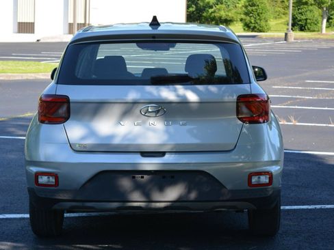 Used 2021 Hyundai Venue SE FWD image 6