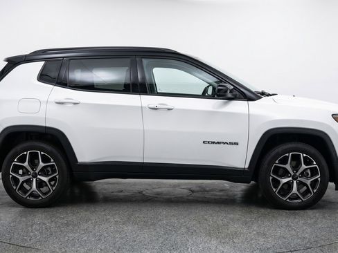 Used 2025 Jeep Compass Limited AWD/4WD image 11