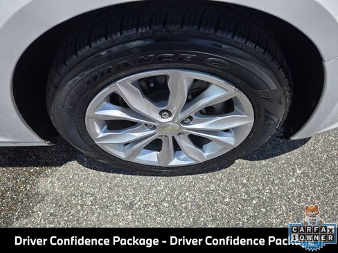 Used 2019 Chevrolet Malibu LT w/ Leather Package FWD image 11