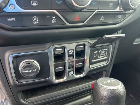 Used 2023 Jeep Gladiator Overland image 37