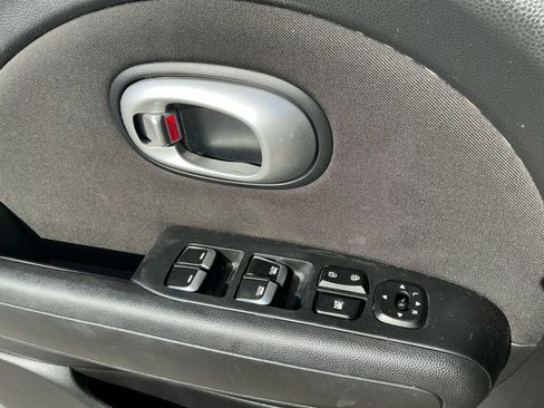 Used 2019 Kia Soul + image 10