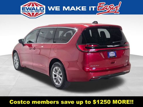 New 2026 Chrysler Pacifica Select AWD/4WD image 16