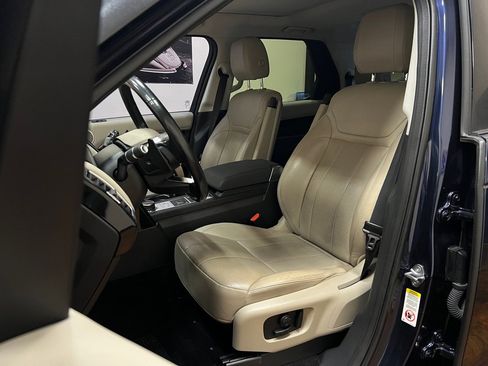 Used 2018 Land Rover Discovery SE image 31