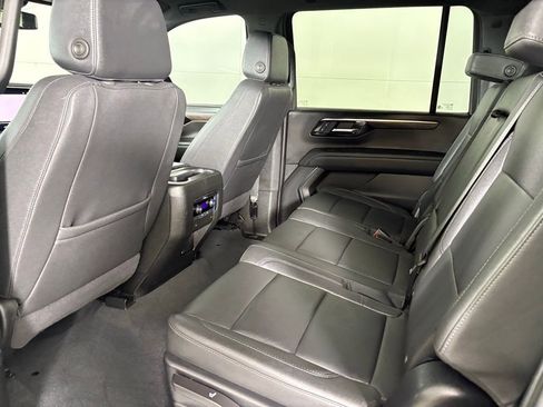 Used 2025 Chevrolet Suburban Z71 image 35