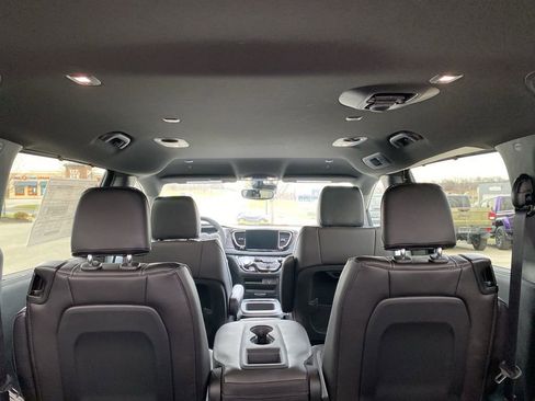 New 2026 Chrysler Pacifica Select image 20