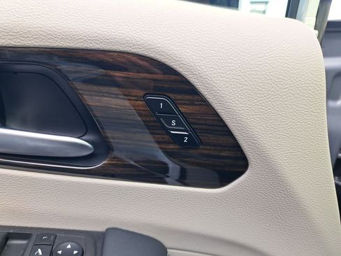 Used 2024 Chrysler Pacifica Limited FWD image 31