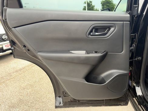 Used 2025 Nissan Rogue S FWD image 27