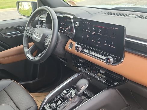 Used 2024 GMC Canyon AT4 w/ AT4 Premium Package AWD/4WD image 26