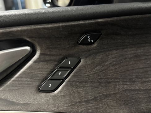 Used 2022 Jeep Grand Cherokee Overland w/ Luxury Tech Group IV image 15