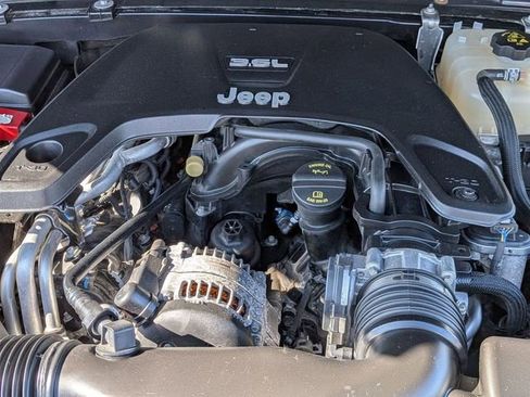 Certified 2019 Jeep Wrangler Unlimited Sahara w/ Quick Order Package 24M Moab AWD/4WD image 56