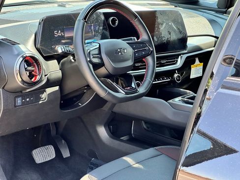 Used 2024 Chevrolet Equinox EV RS image 9