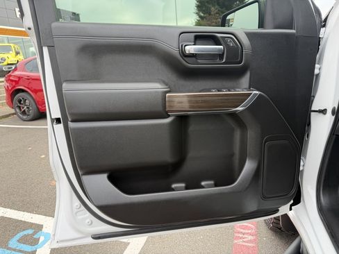 Used 2021 Chevrolet Silverado 1500 LT Trail Boss w/ LPO, Dark Essentials Package image 12