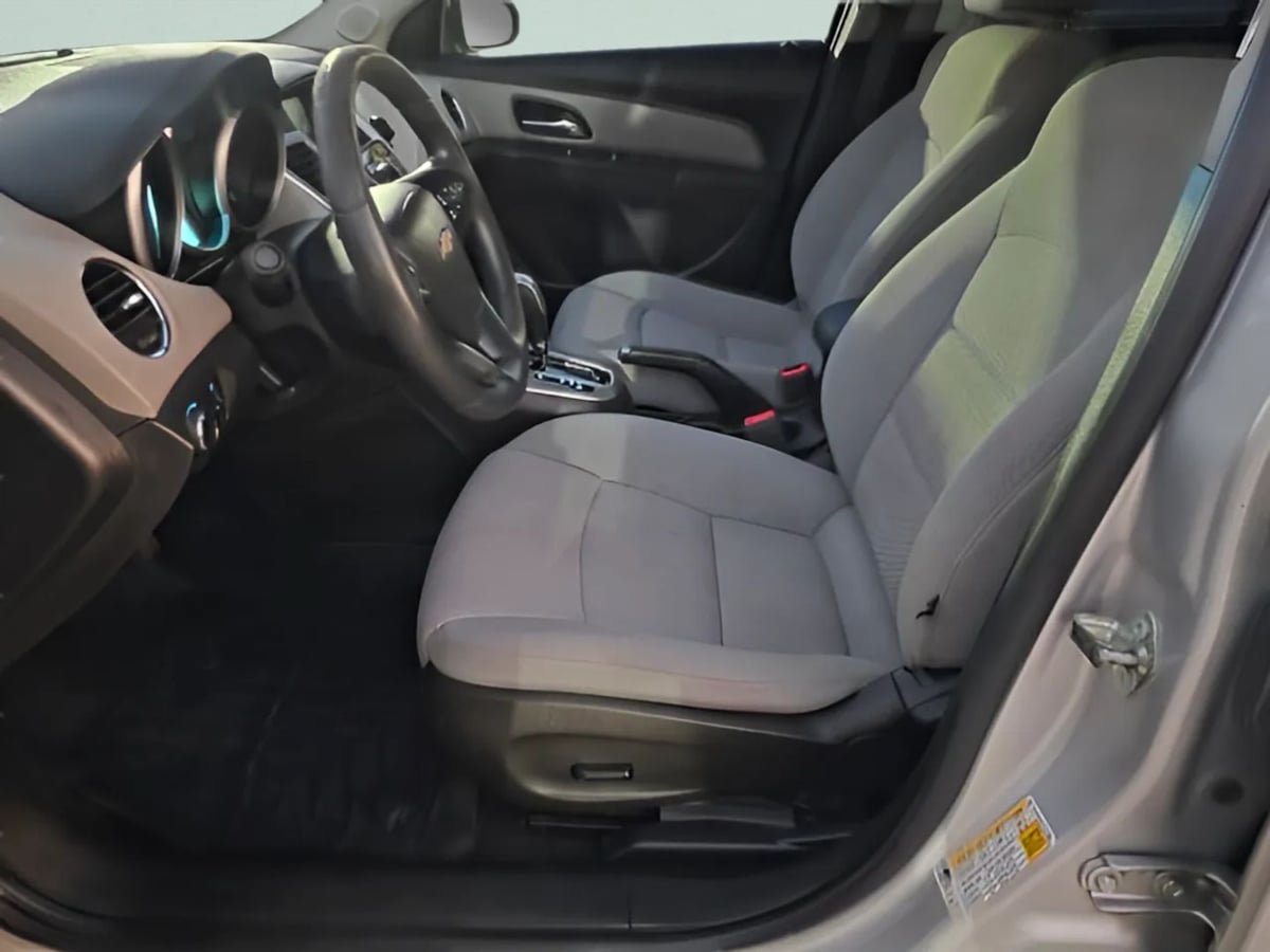 Used 2015 Chevrolet Cruze LT FWD image 31