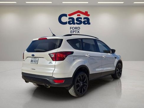 Used 2019 Ford Escape SE image 3