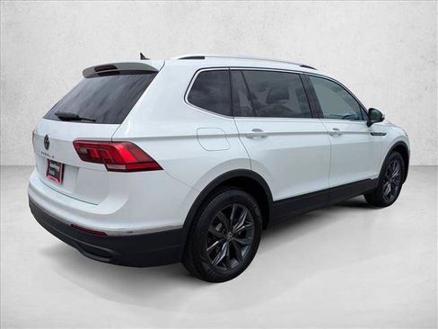 Used 2022 Volkswagen Tiguan SE FWD image 5