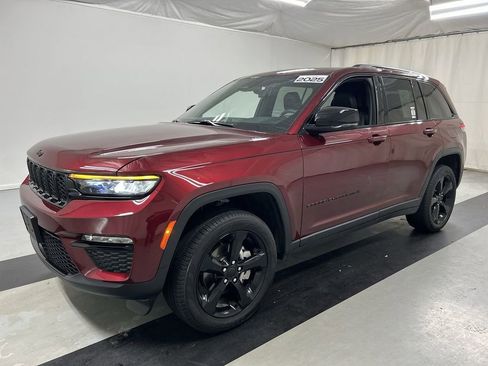 New 2025 Jeep Grand Cherokee Limited w/ Black Appearance Package AWD/4WD image 4