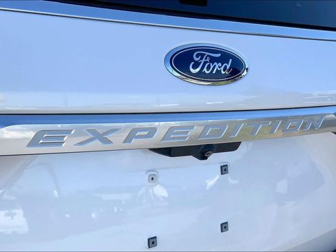 Used 2018 Ford Expedition Platinum RWD image 9