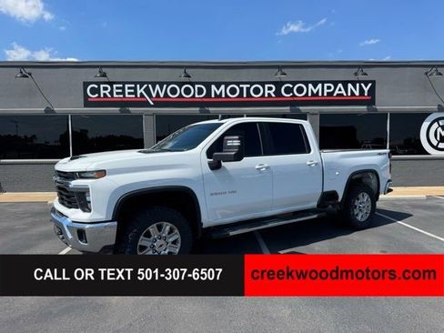 Used 2025 Chevrolet Silverado 2500 LT w/ Convenience Package AWD/4WD image 1
