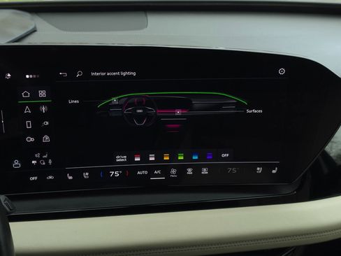 Used 2025 Audi Q6 e-tron Premium Plus image 38