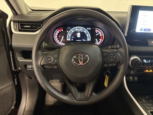 Used 2023 Toyota RAV4 LE AWD/4WD image 16