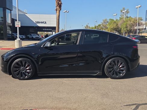 Used 2022 Tesla Model Y Performance AWD/4WD image 2
