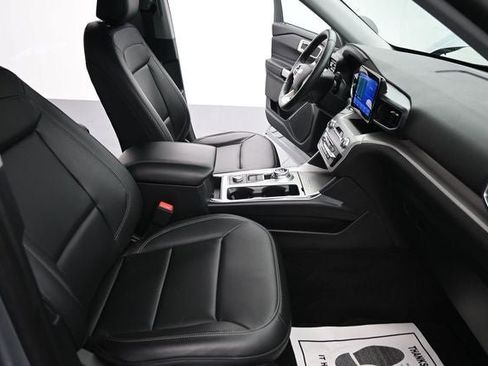 Used 2024 Ford Explorer XLT w/ Equipment Group 202A AWD/4WD image 22