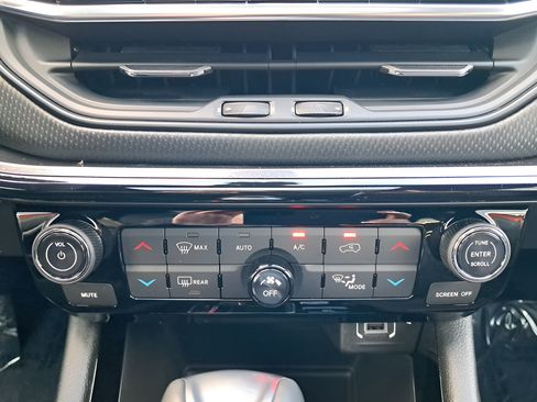 New 2026 Jeep Compass Latitude w/ Sun and Sound Group AWD/4WD image 21