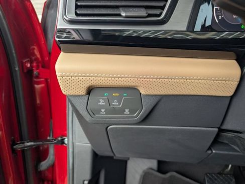 Used 2024 Volkswagen Atlas Cross Sport SE w/ Panoramic Sunroof Package FWD image 11