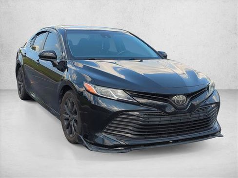Used 2018 Toyota Camry LE FWD image 3