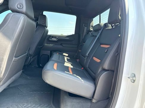 Used 2024 GMC Sierra 1500 AT4 w/ Technology Package AWD/4WD image 9