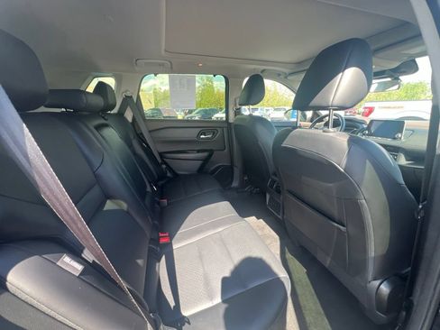 Used 2023 Nissan Rogue SV w/ SV Premium B Package AWD/4WD image 11