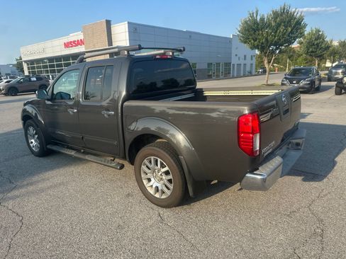 Used 2010 Nissan Frontier LE w/ LE Value Truck Pkg AWD/4WD image 7