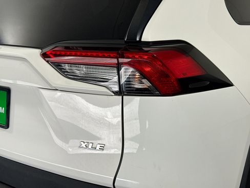 Used 2020 Toyota RAV4 XLE w/ Carpet Mat Package FWD image 34
