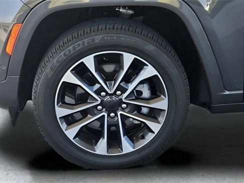 Used 2024 Jeep Grand Cherokee L Overland w/ Luxury Tech Group IV image 11