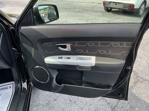 Used 2012 Kia Soul + w/ Audio Pkg FWD image 27