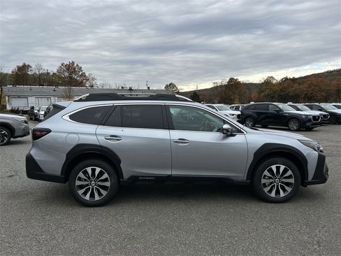 New 2025 Subaru Outback Touring XT image 9