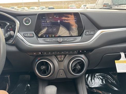 Used 2022 Chevrolet Blazer LT image 3