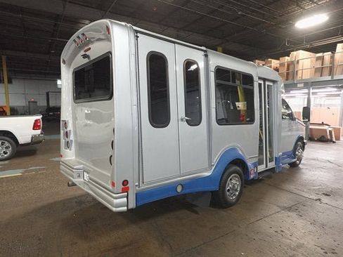 Used 2014 Chevrolet Express 3500 w/ Shuttle Bus Package image 5