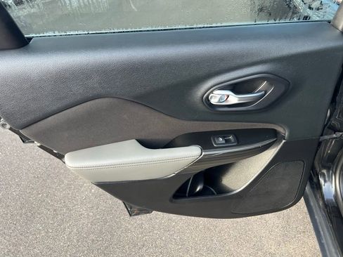 Used 2014 Jeep Cherokee Latitude image 17