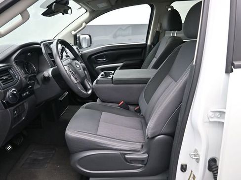 Used 2022 Nissan Titan SV RWD image 21