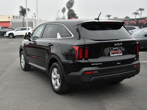 Used 2023 Kia Sorento LX image 6