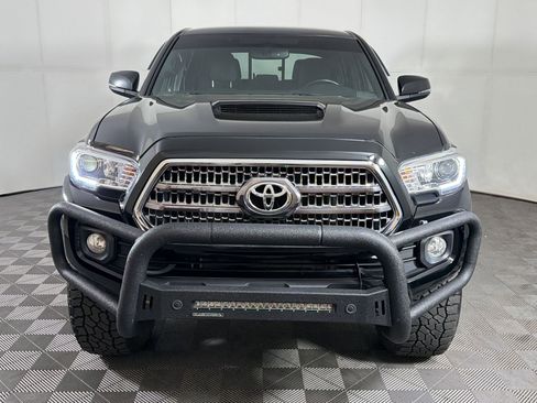 Used 2016 Toyota Tacoma TRD Sport image 6