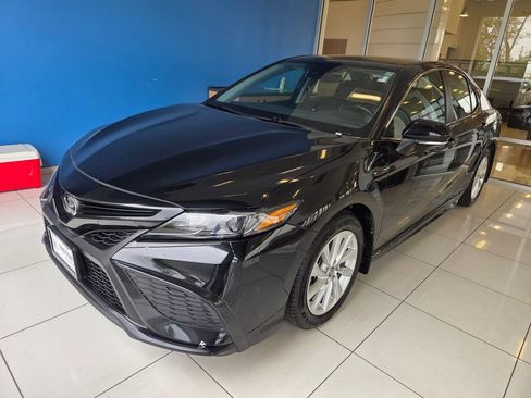 Used 2024 Toyota Camry SE FWD image 1