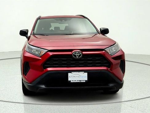 Used 2020 Toyota RAV4 LE FWD image 2