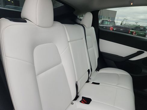 Used 2021 Tesla Model Y Long Range image 30