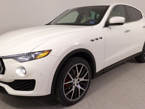 Used 2018 Maserati Levante image 4